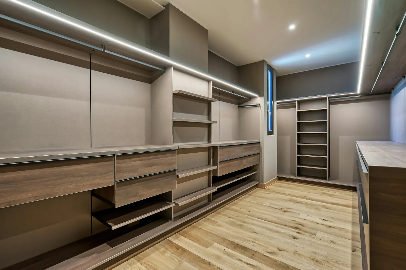 Wardrobes project in Dubai — Palm Jumeirah